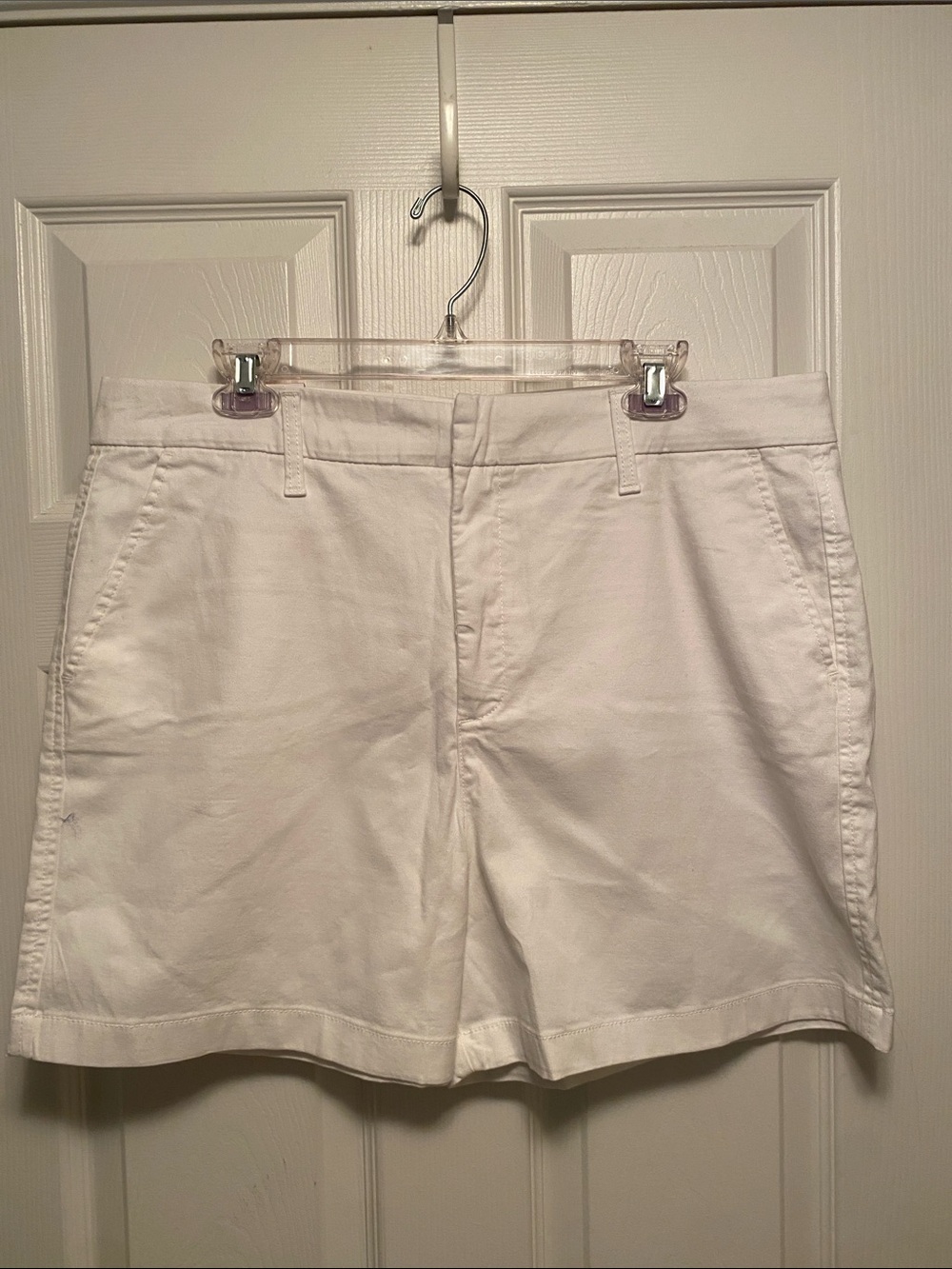 Gloria Vanderbilt Women’s White Chino Shorts…size 16